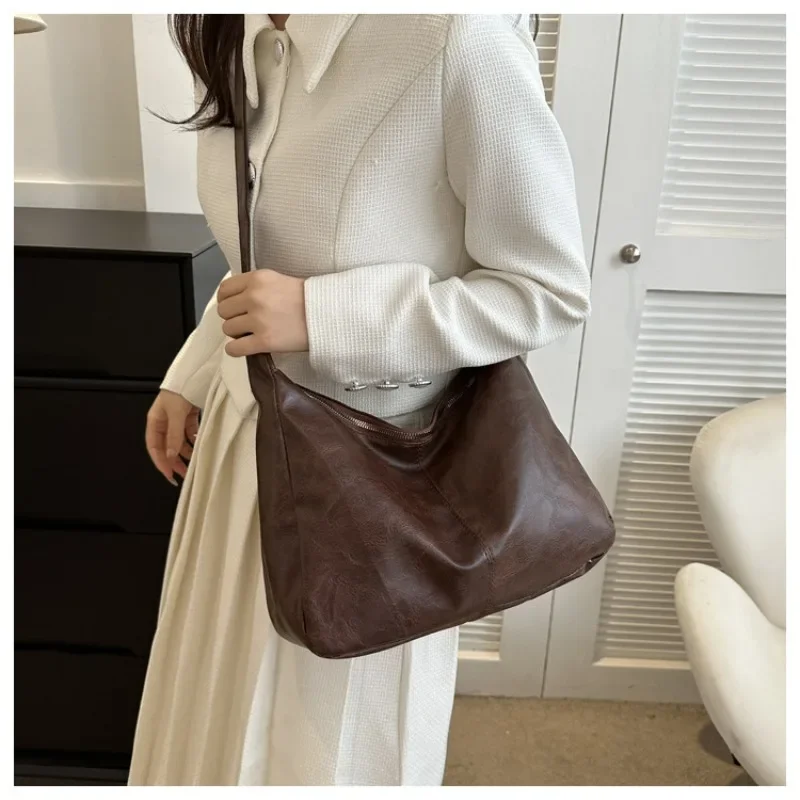 

Niche Design Retro Crossbody Bag Women's New Korean Version Tote Shoulder Bag Fashion and Versatile Large-capacity Shoulder Bag