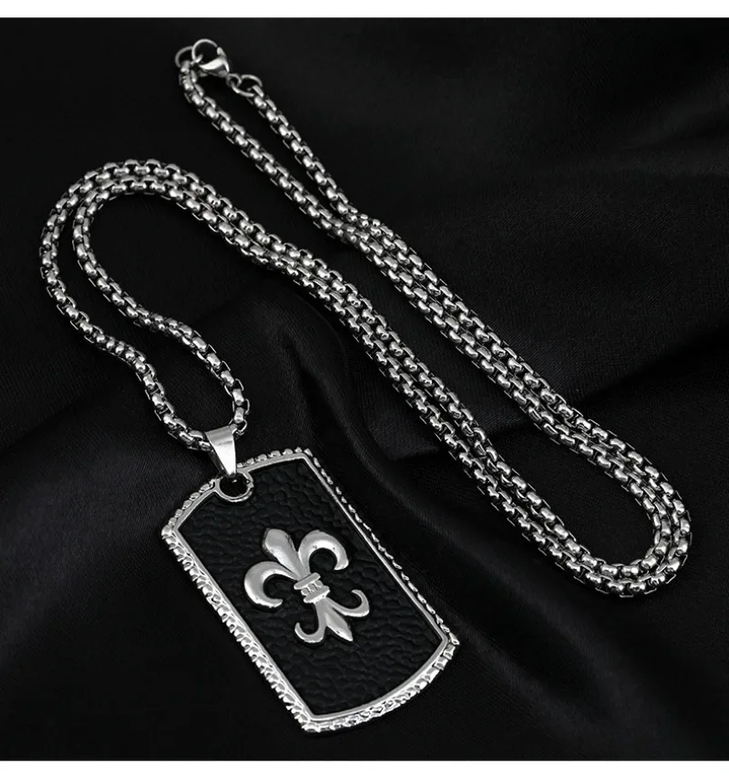 A brand-new retro titanium steel necklace, a bold and powerful pendant couple