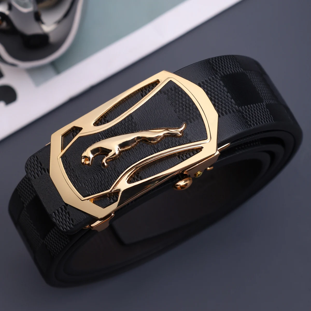 حزام جلدي للرجال بإبزيم معدني أوتوماتيكي متين للاستخدام اليومي، حزام عمل عصري، خيار هدية مثالي