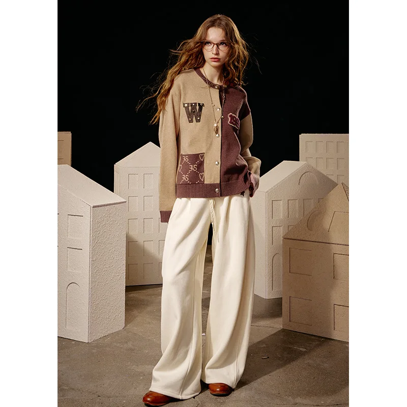 ELFSACK 2025 Winter New Arrivals Y2K Vintage Design Different Sleeve Round Neck Sweater For Woman
