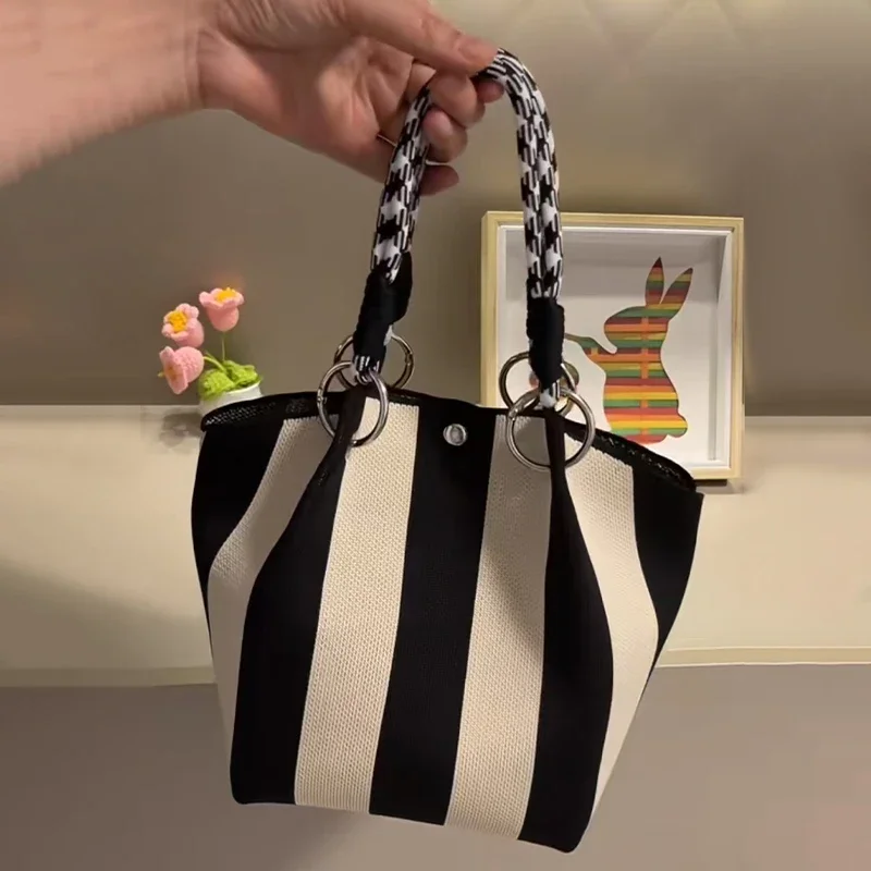 حقيبة دلو مخططة ملونة كورية، حقيبة يد نسائية منسوجة محبوكة، حقيبة يد بألوان متباينة، محفظة بمقبض بعقدة حبل بسيطة متعددة الاستخدامات