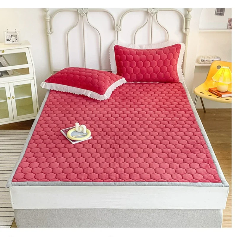 

Milk Velvet Swan Soft Mattress Universal Thin Sheets, Non-Slip Mattress Cover, Folding Tatami Mat, No Pillowcase