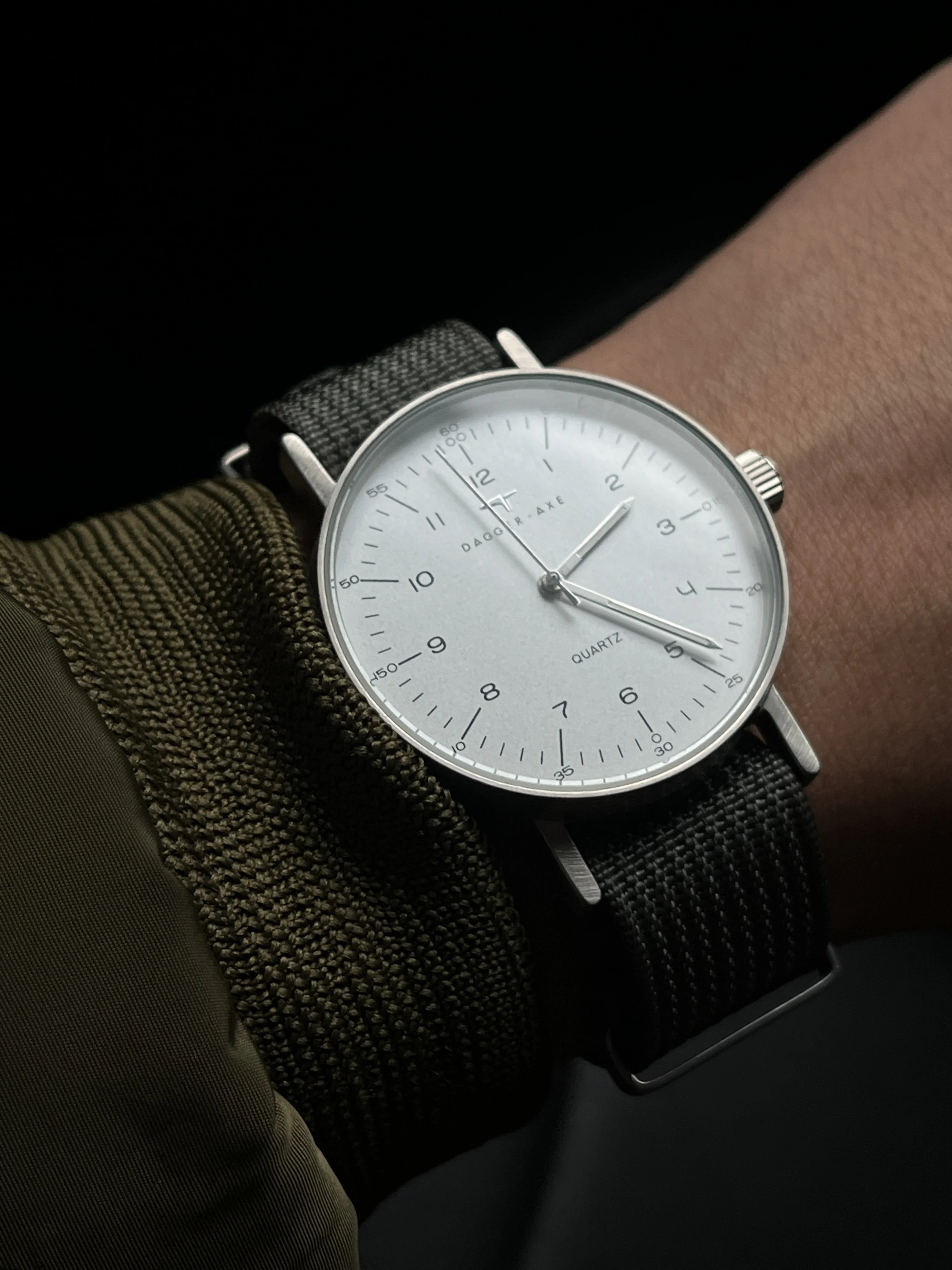 DAGGER-AXE Men Quartz Watch Couple Ladies Wristwatch 30m Waterproof