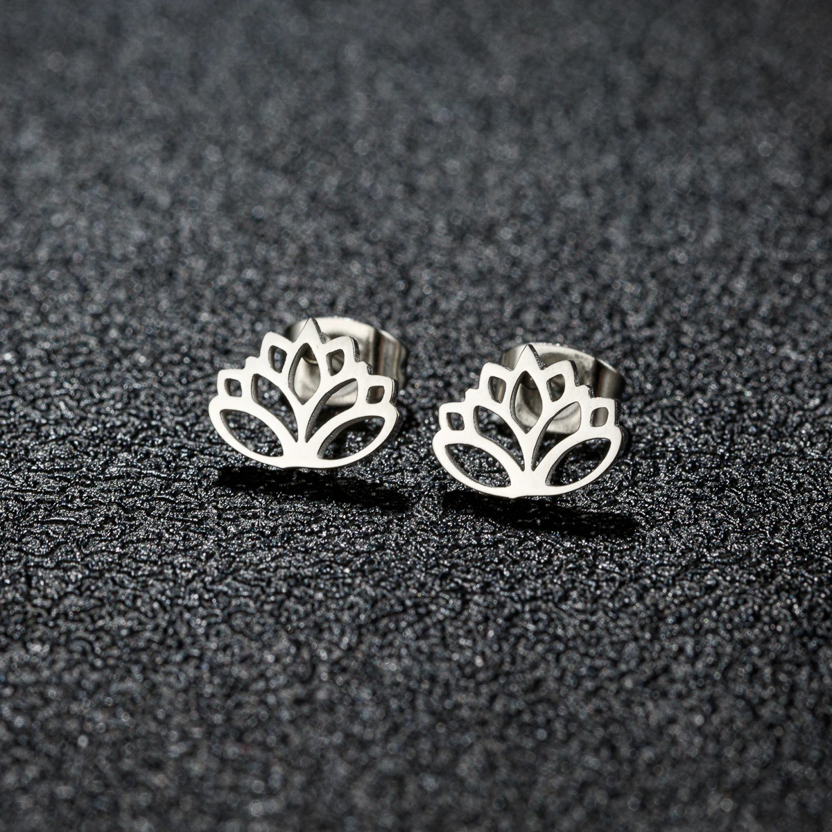 1 paar 2024 Mode Neue Design Lotus Blume Stud Ohrringe für Frauen Teen Vintage Hypoallergen Pendientes Brincos Ohr Piercing J