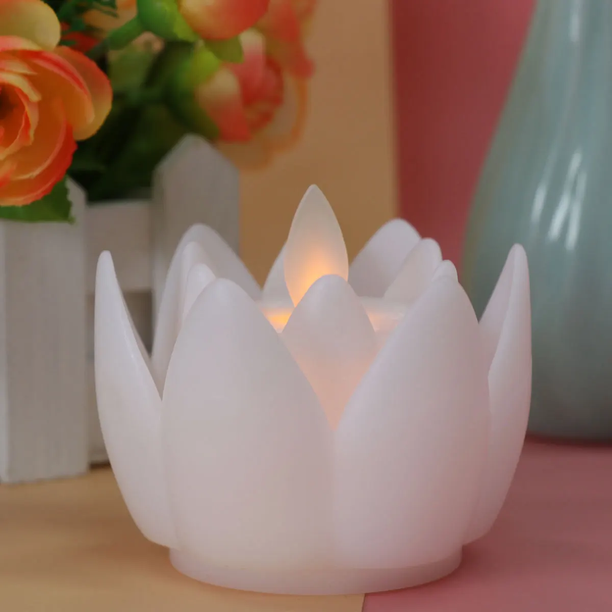 محاكاة لوتس على شكل عديمة اللهب LED مادة بلاستيكية بيضاء واقعية ديكور آمن لمهرجان مطعم الحديقة