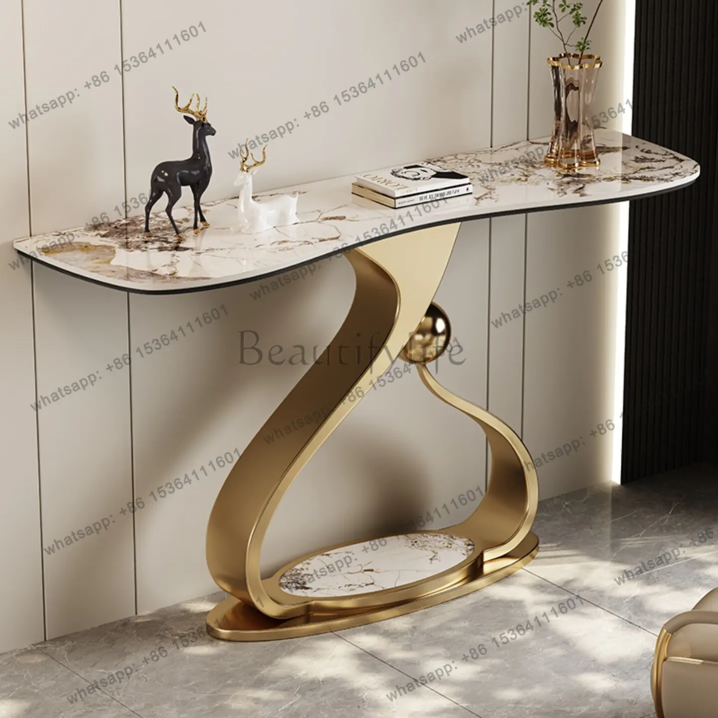 The entrance cabinet is opposite the door, modern light luxury high-end strip case, end view table against the wall
