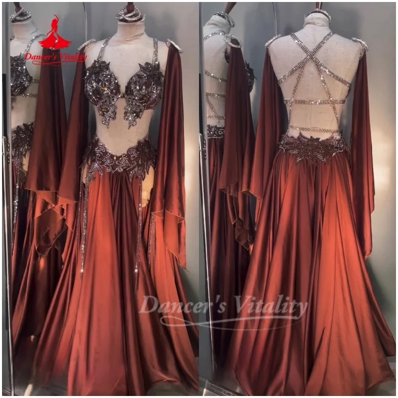 

Костюм для восточных танцев на заказ: бюстгальтер, рукава и длинная юбка с камнями AB (3 предмета) – для соревнований, придающий энергии.