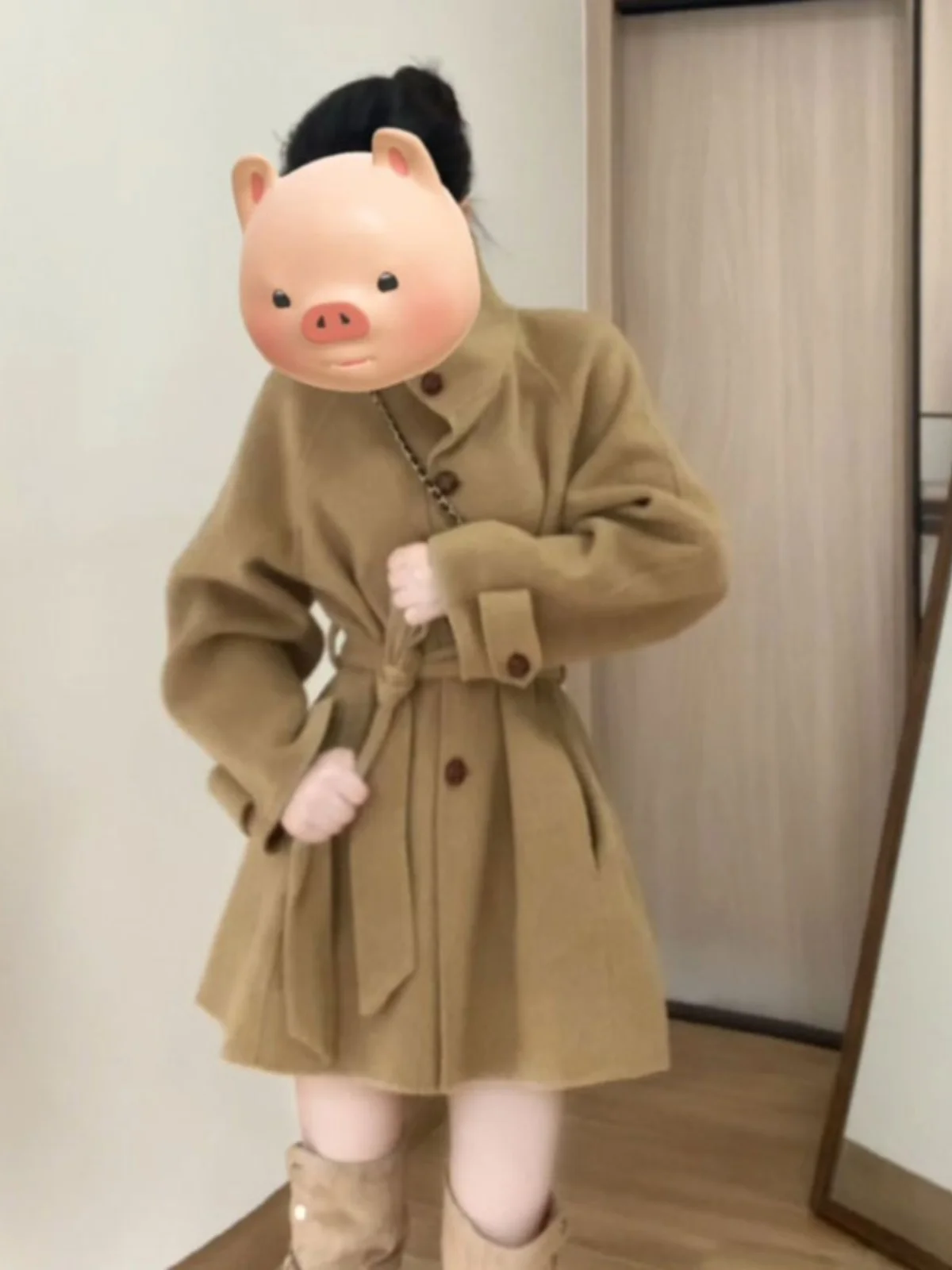 

Элегантное шерстяное пальто цвета хаки средней длины с поясом на талии, весна 2026, женская модная модель для повседневной носки, корейская версия, пальто из искусственного меха