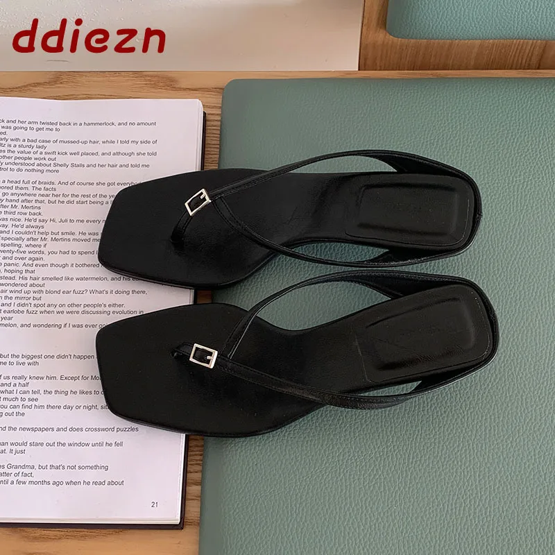 

2026 Summer New Women Slippers Fashion Square Toe Sandals Flip Flops Elegant Narrow Band Ladies Low Heel Slides Slippers Shoes