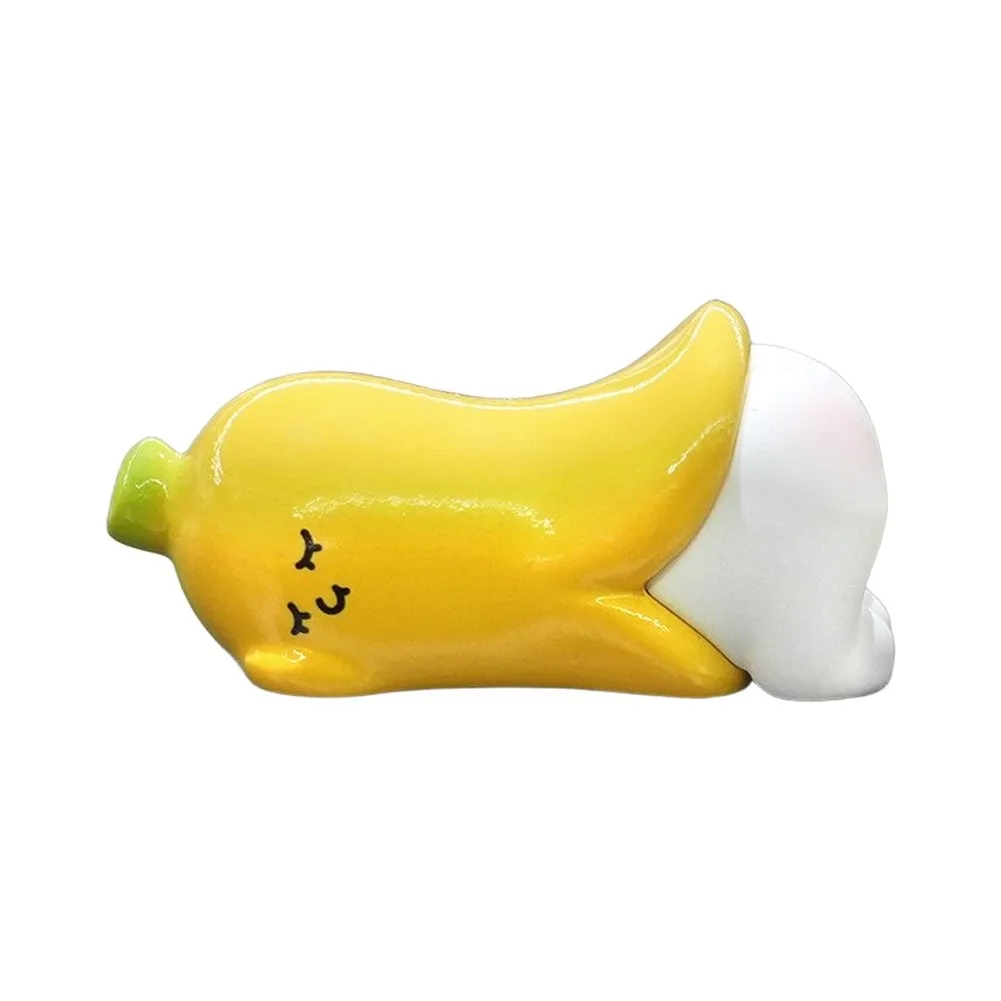 Resin-Made Banana Desk Ornament with Balanced Center of Gravity for Stable Positioning on Monitor Frames or Flat Desks
