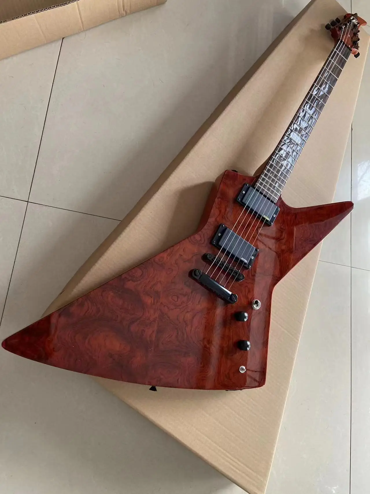 High quality 6-string invisible electric guitar, rosewood veneer, special fingerboard inlay, free shipping, support for customiz