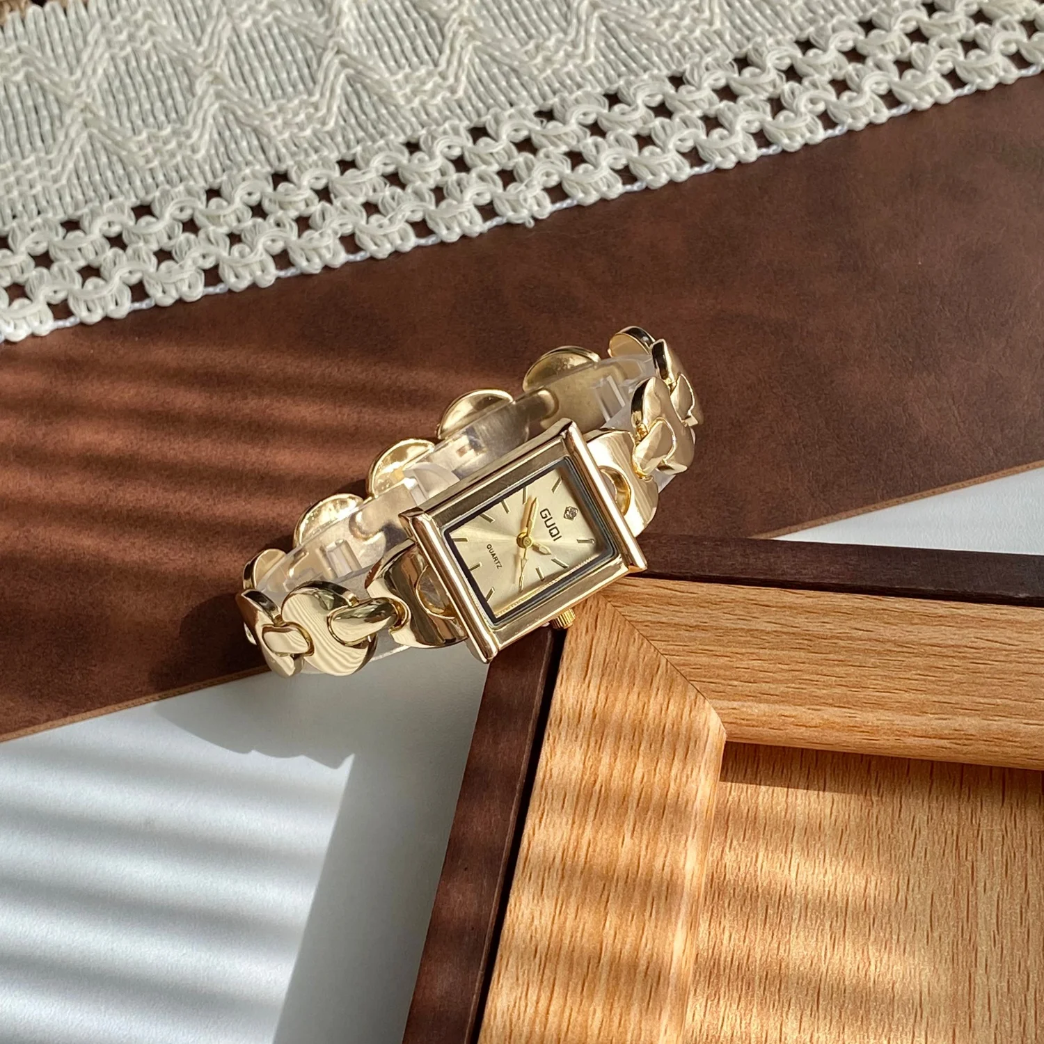 ファッションスクエアダイヤルクォーツ時計女性のためのエレガントなゴールドチェーンレディースブレスレット腕時計学生腕時計リロジェスパラムヘール