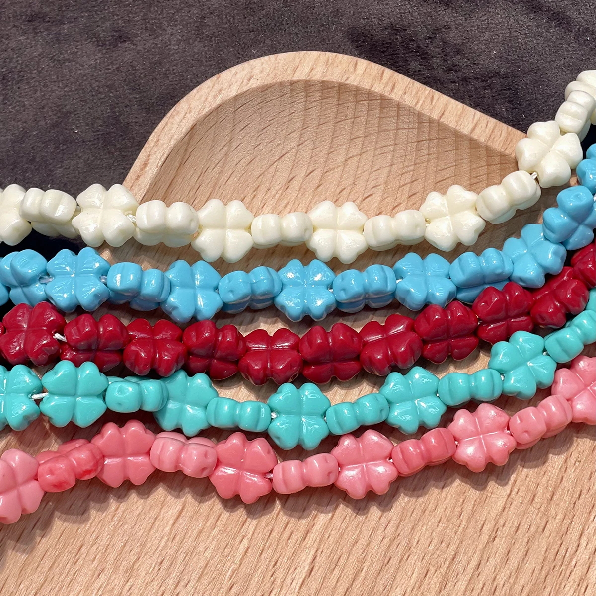 Natural Shell Powder Beads String Carved Four-leaf Clover Loose Bead for Jewelry Making DIY Necklace Bracelet Accessory Strand
