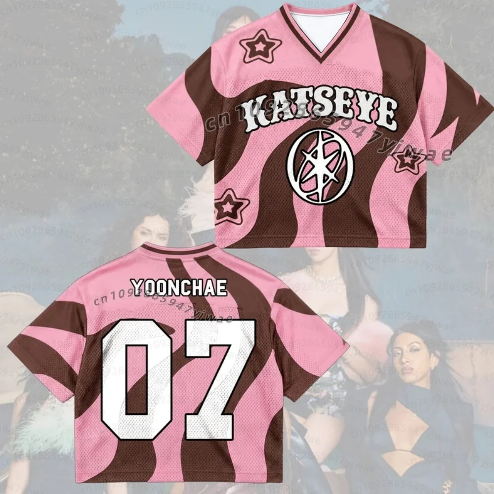 2026 KATSEYE The Wildworld Tour Candy Pink Brown Swirl Wavy Mixed Mesh Jersey Fan-Geschenke Kinder- und Damen-T-Shirt – Detail 10