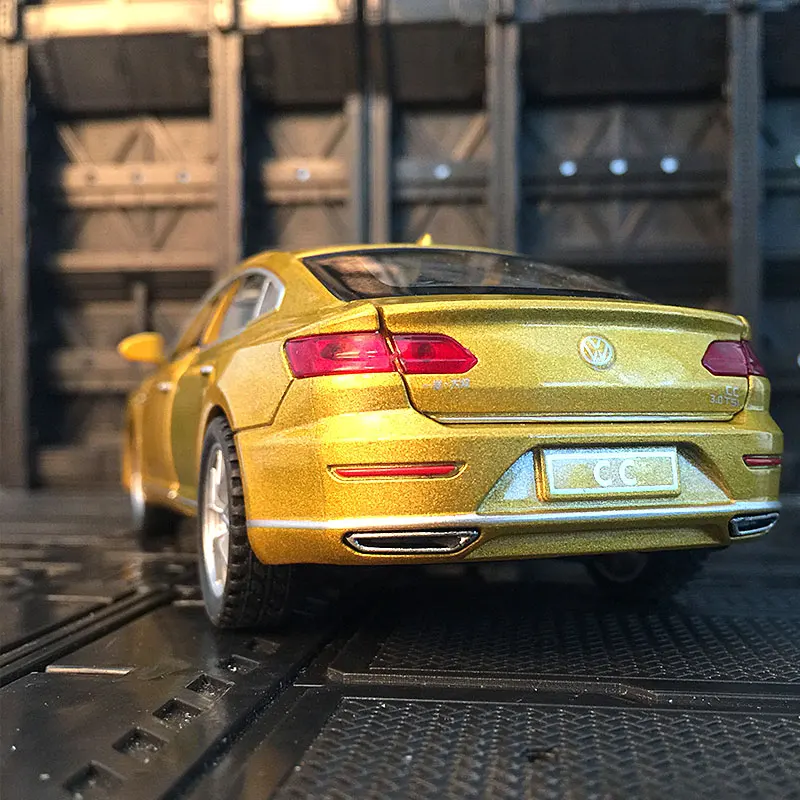 1:32 puertas de modelo de coche de aleación Volkswagen CC y capó de motor, el maletero se puede abrir tiene funciones de sonido y iluminación simuladas