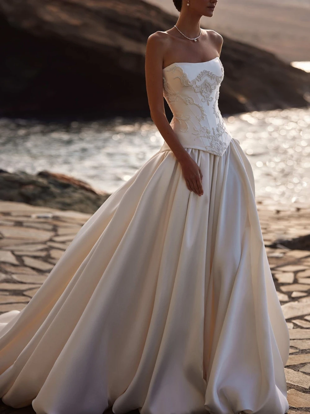 Elegant Structured Bodice Satin Wedding Dress Gorgeous A Line Customized Bridal Gown Women Premium Floor-length Classic Wear