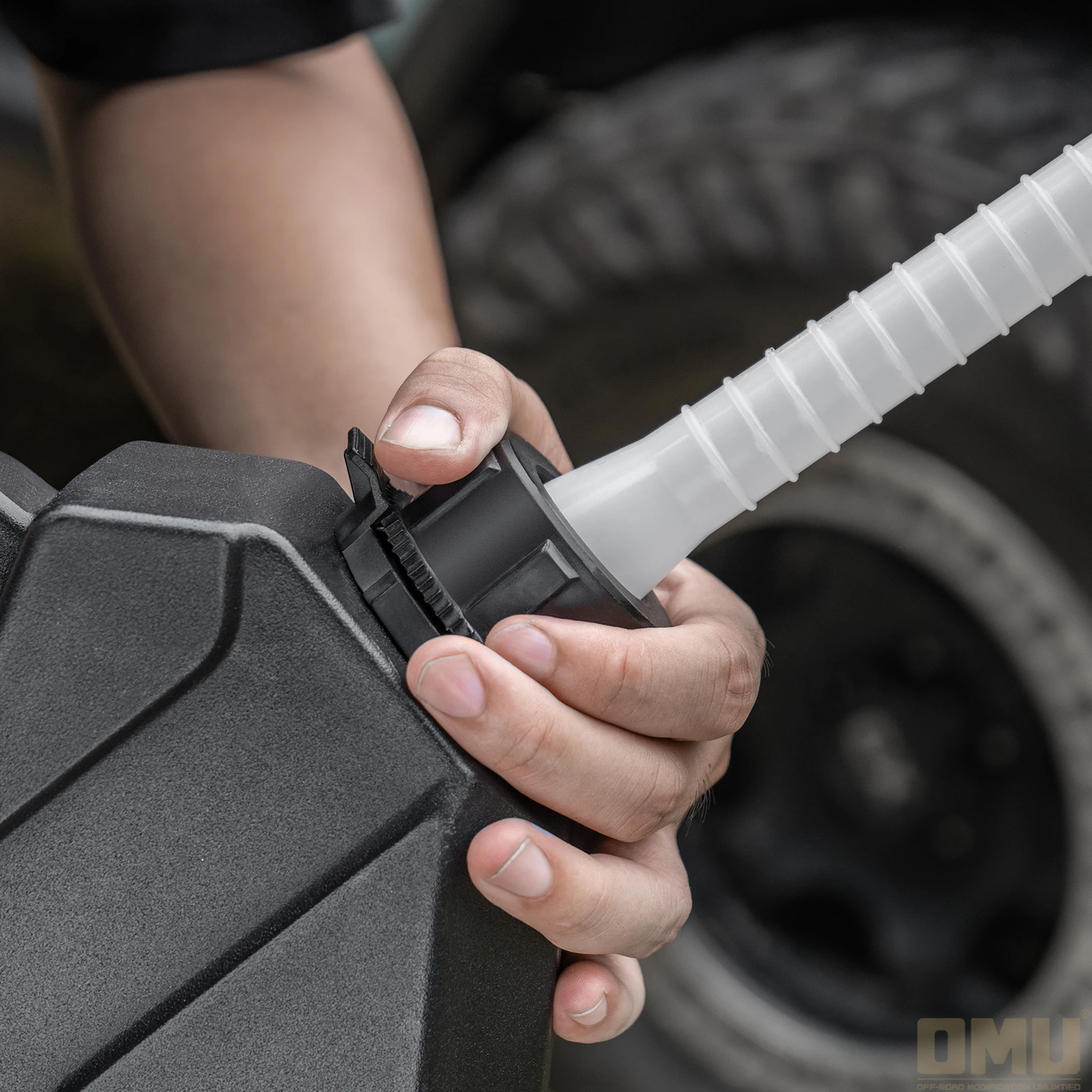 SXMA OMU014 Portable OilTank Fuel Canister Gas Can Pack Mount Lock Kit (10L Door oil drum+bracket) for Jeep forWrangler JK/JL/JT