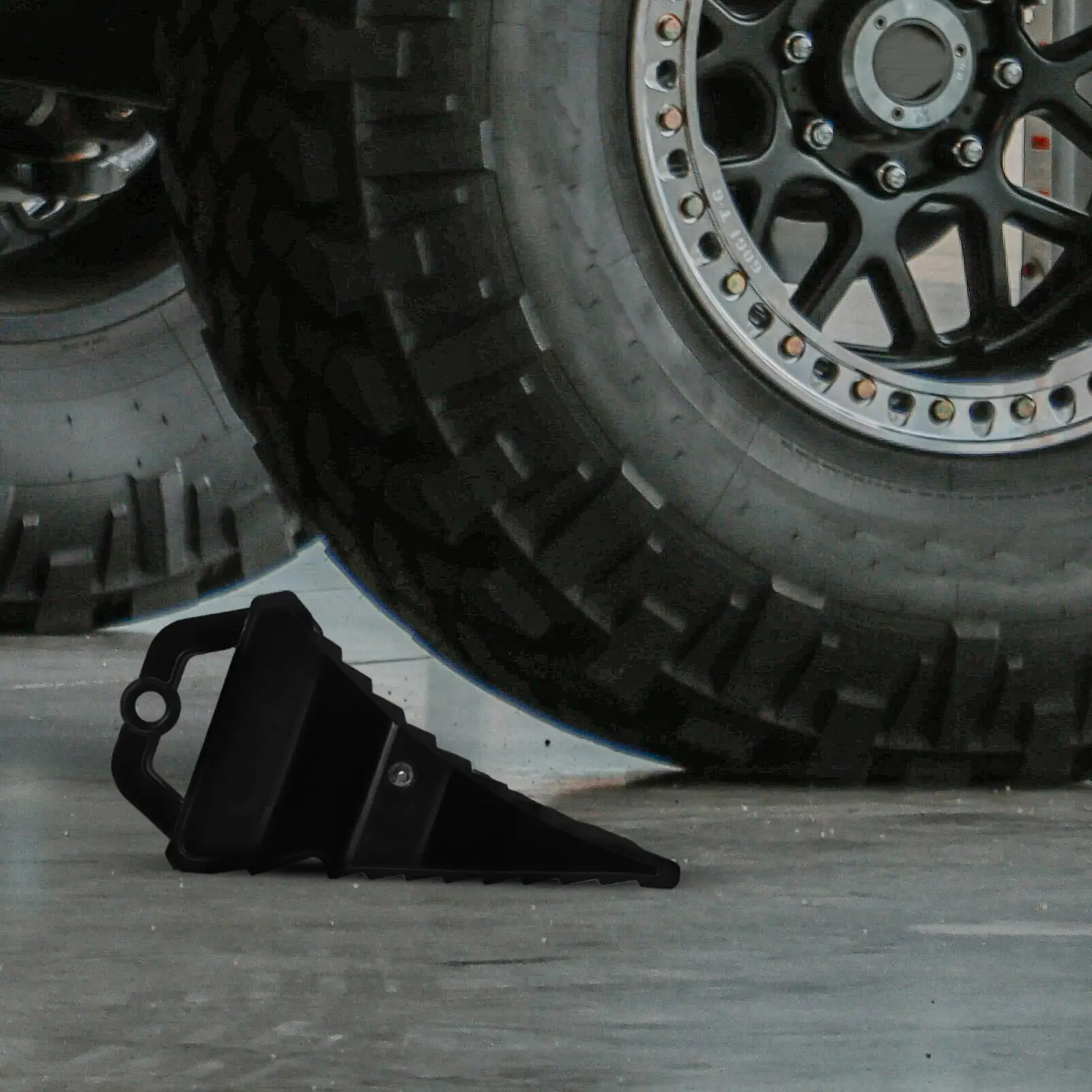 

Портативные пластиковые противооткатные упоры для колес грузовиков, противоскользящие стопоры для шин, подкладки-фиксаторы для колес автомобиля и грузовика, нескользящие блоки для колес