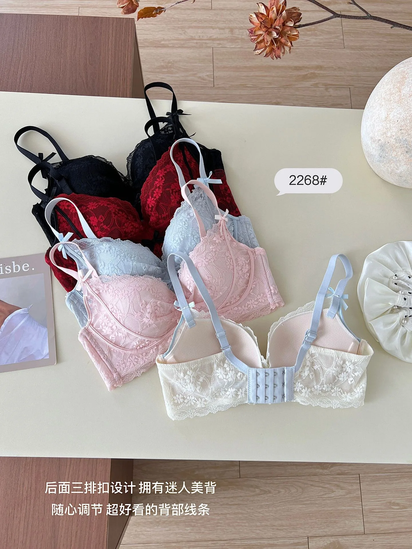 

Тонкий женский бюстгальтер большой груди с французским кружевным комплектом.