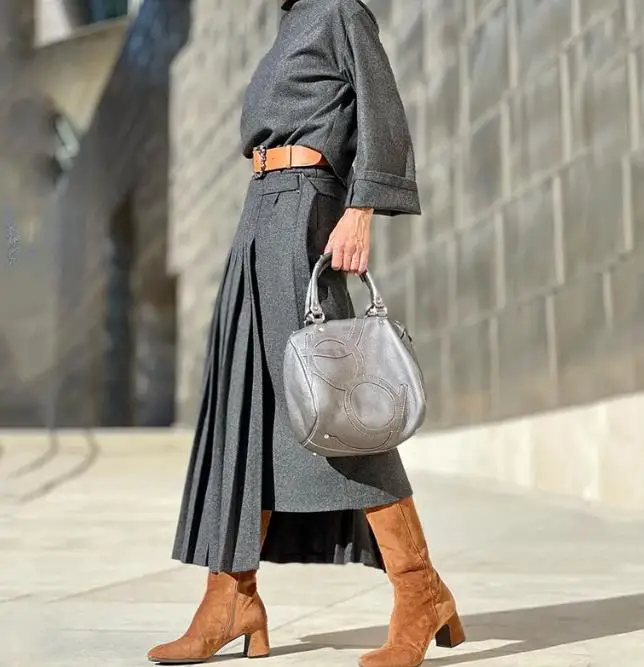 2023 Autumn Fashion Trend New Daily Grey Long Skirt Casual Long Sleeves Tee Temperament Commuting Crease Skirt Set for Women