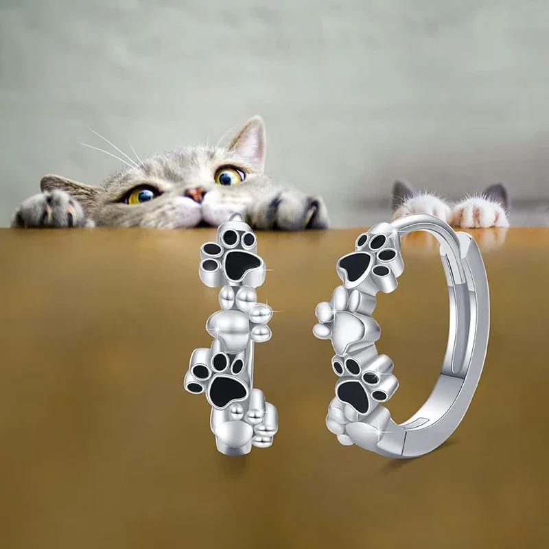 Huitan Dainty Pet's Paw Creolen für Damen, schwarzes Fußabdruck-Design, kleine Kreisohrringe, exquisiter Damenschmuck