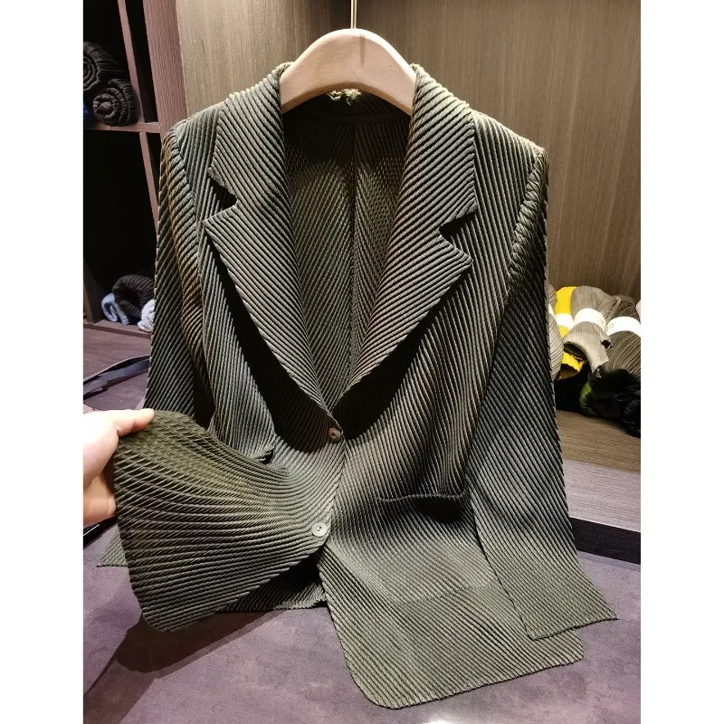 

Плиссированный повседневный блейзер Miyake для женщин, весна-осень 2026, новый дизайн, нишевый стиль, плиссе «рыбья чешуя», элегантный деловой блейзер премиум-класса