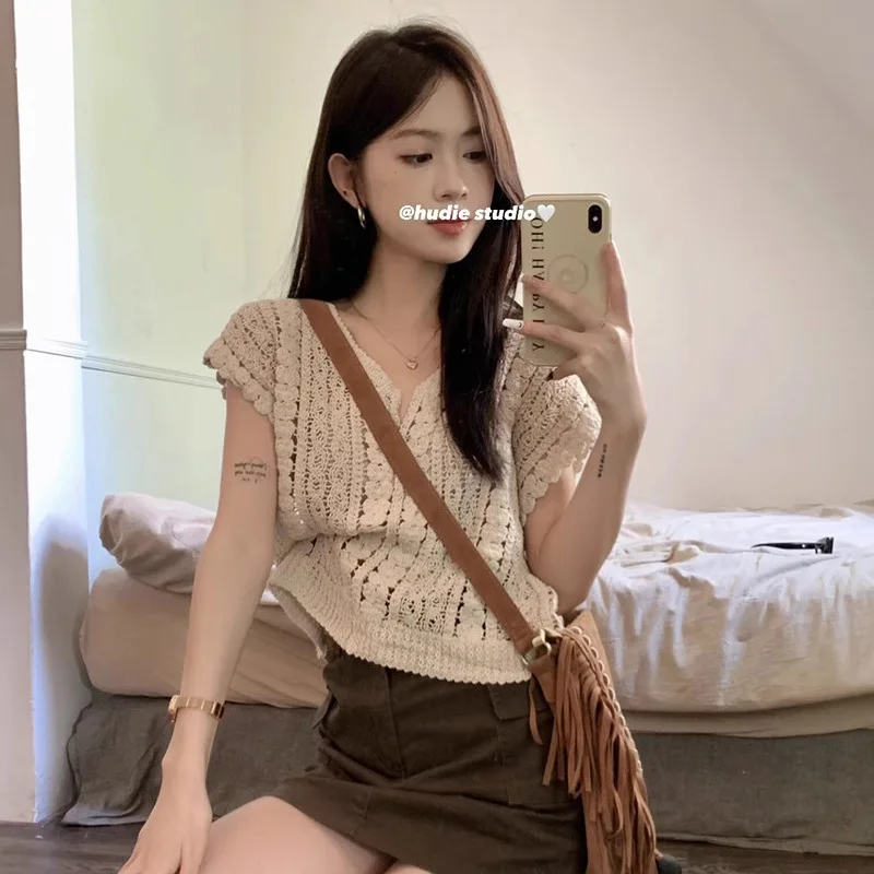 Hollow CrochetVCollar Vest Sweater Summer New Fashion Design Outer Wear Sleeveless Korean Style Top For Womenins Sweet