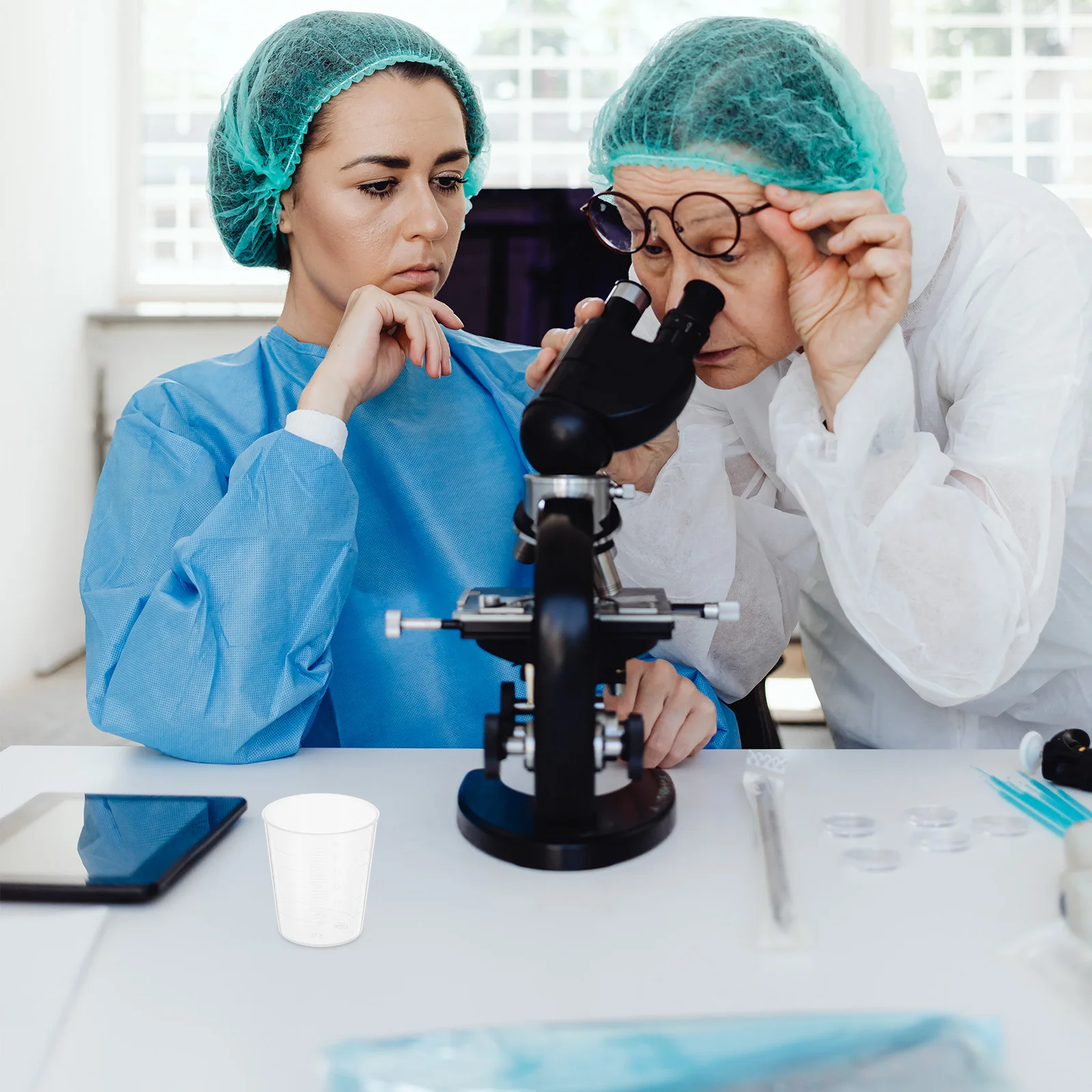 

100pcs Plastic Measuring Cups Transparent Graduated Scale Lab Kitchen Resin Mixing Pouring Milliliter Paint Acrylic Diy Tools