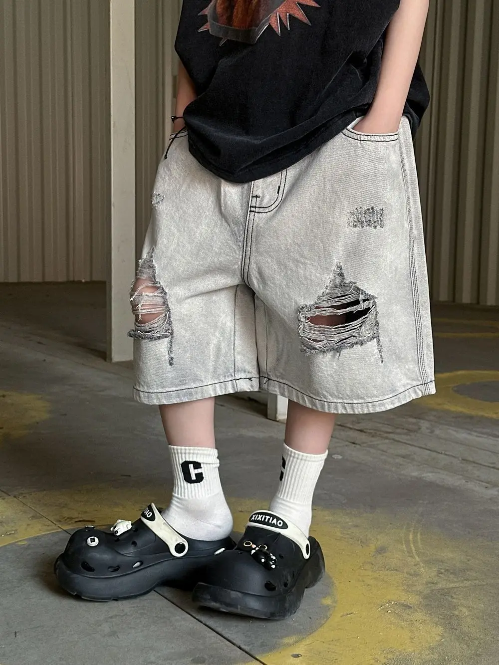 2026 Summer New Boys' Distressed Denim Shorts Loose Fit 5 Cargo Pants Trendy Kids' Summer Essentials