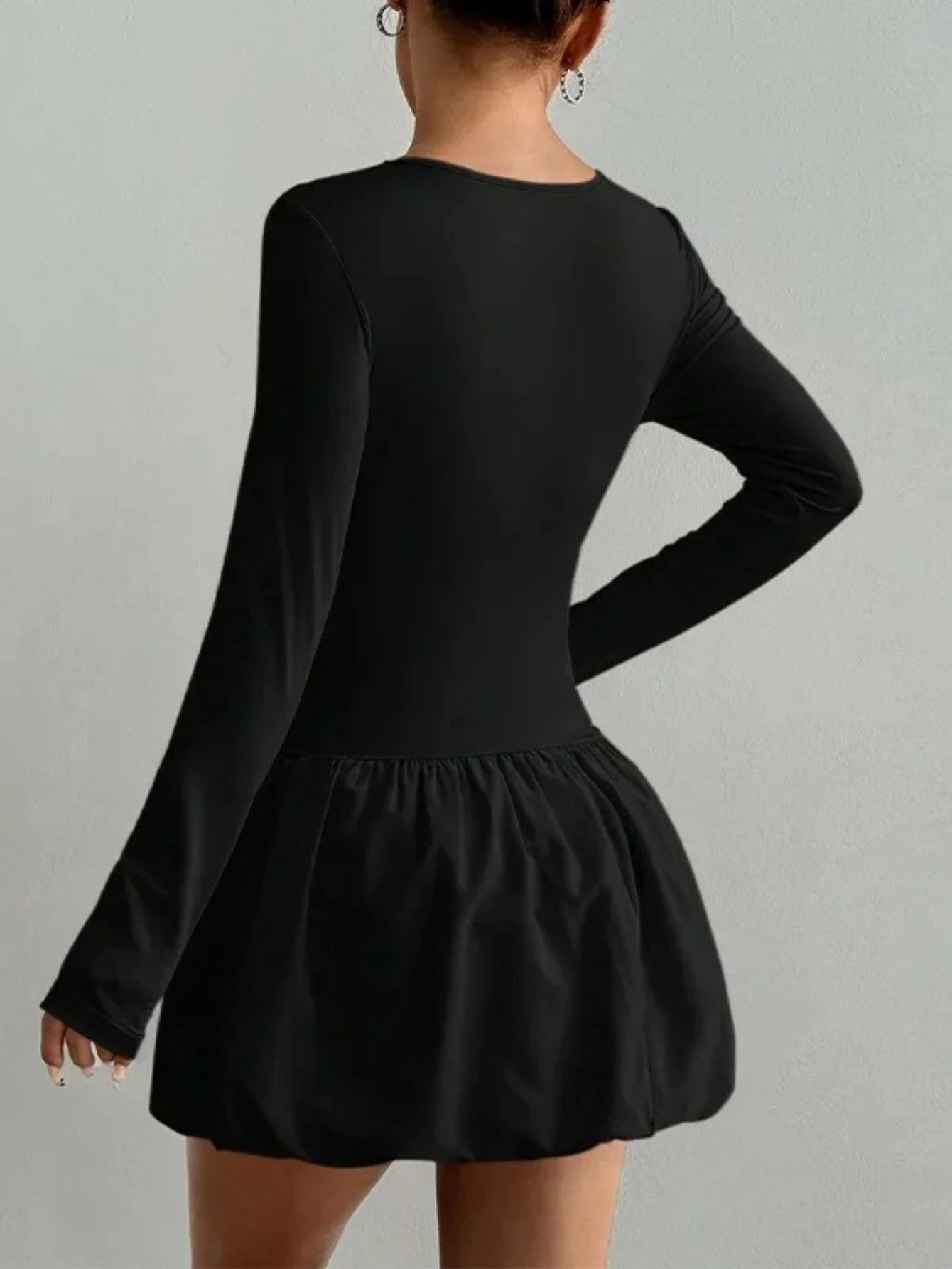 كم المرأة اللباس مطاطا مطوي تنورة الخريف نمط جديد عبر الحدود أزياء عارضة جولة الرقبة اللباس #3