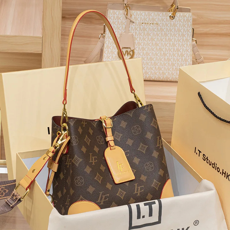 

Elegant Designer Diaper Bags For Women Simple Vintage Leather Crossbody Bag Minimalist Casual Luxury Commuter