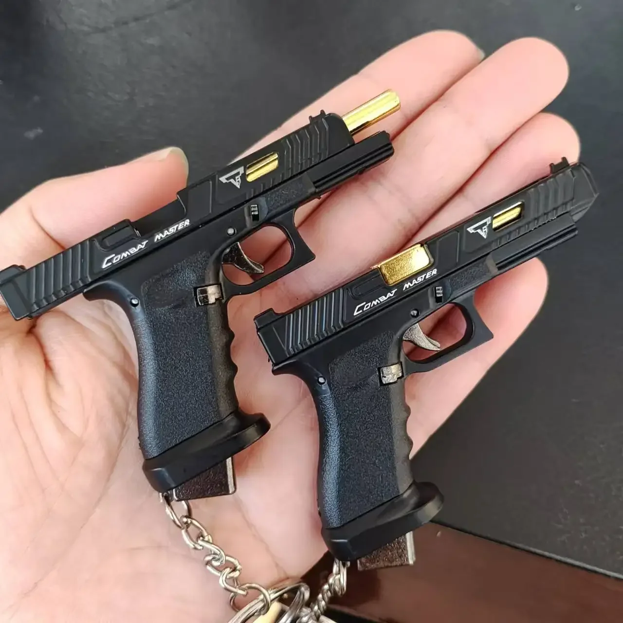 逆アセンブル金属 1:3 G34 TTI ピストル G17 92F ピストルモデルおもちゃの少年ギフトキーホルダーバックパックペンダント