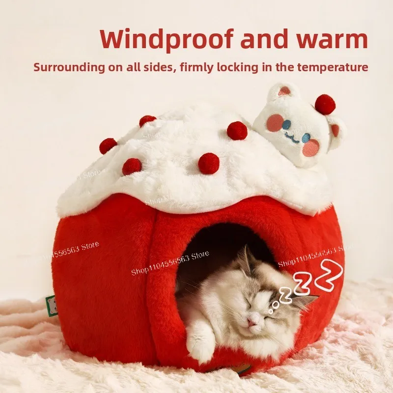 Enclosed Christmas Cat House, Extra‑Large Warm Winter‑proof Pet Shelter for Cats