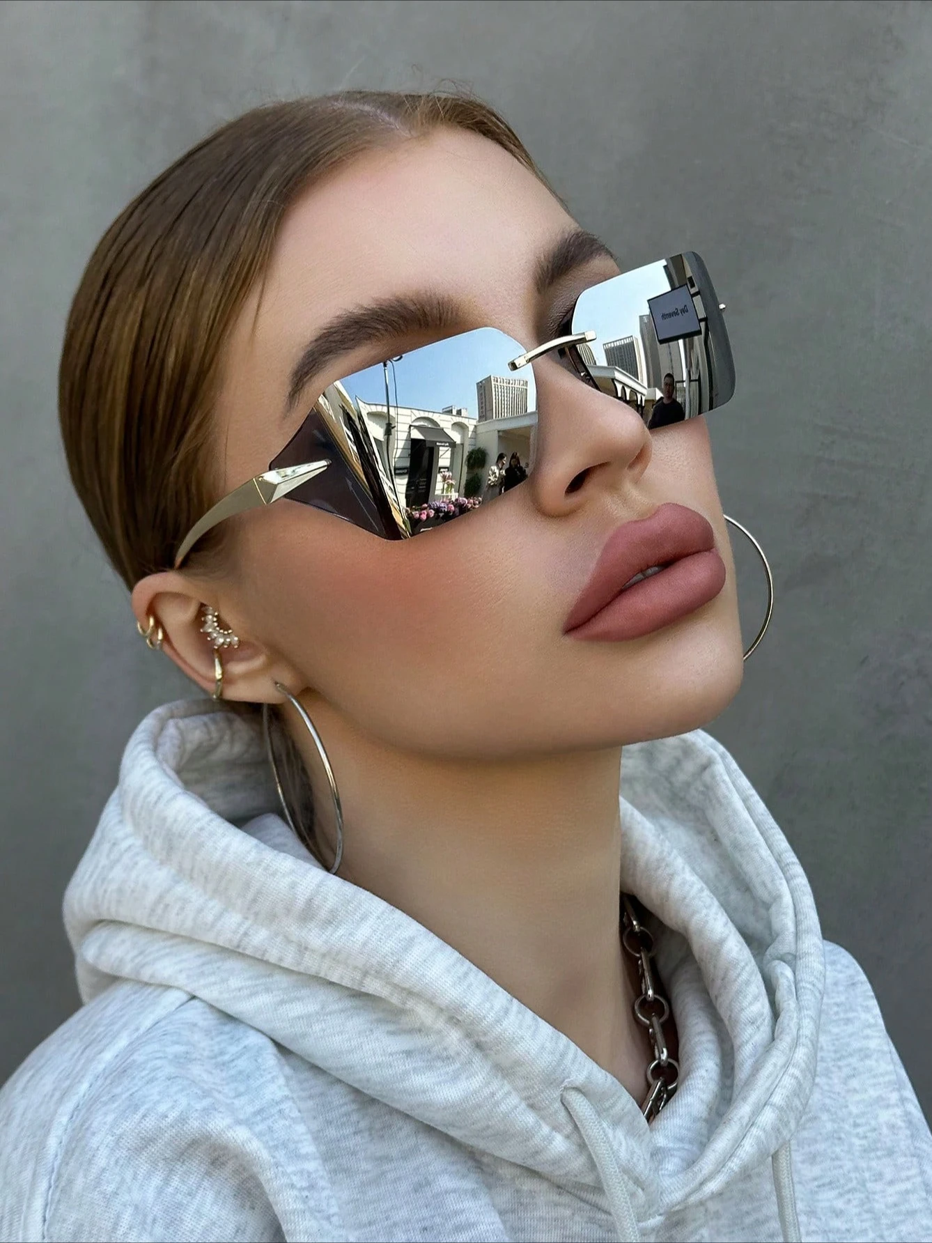 

Frameless sunglasses for women,elegant and stylish with UV protection. Unisex high-end sunglasses with a sense of sophistication
