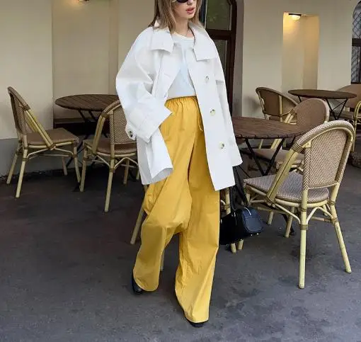 2025년 가을 패션 트렌드 단색 라펠 버튼 트렌치코트 여성 캐주얼 심플 스타일 루즈핏 긴팔 트렌치코트