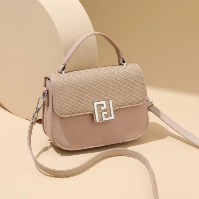 

Simple Vintage Messenger Bag For Women Made From Quality Leather With A Trendy Commuter Design