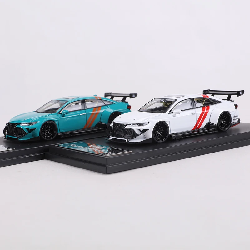 Модель автомобиля из сплава LMF 1:64 Avalon