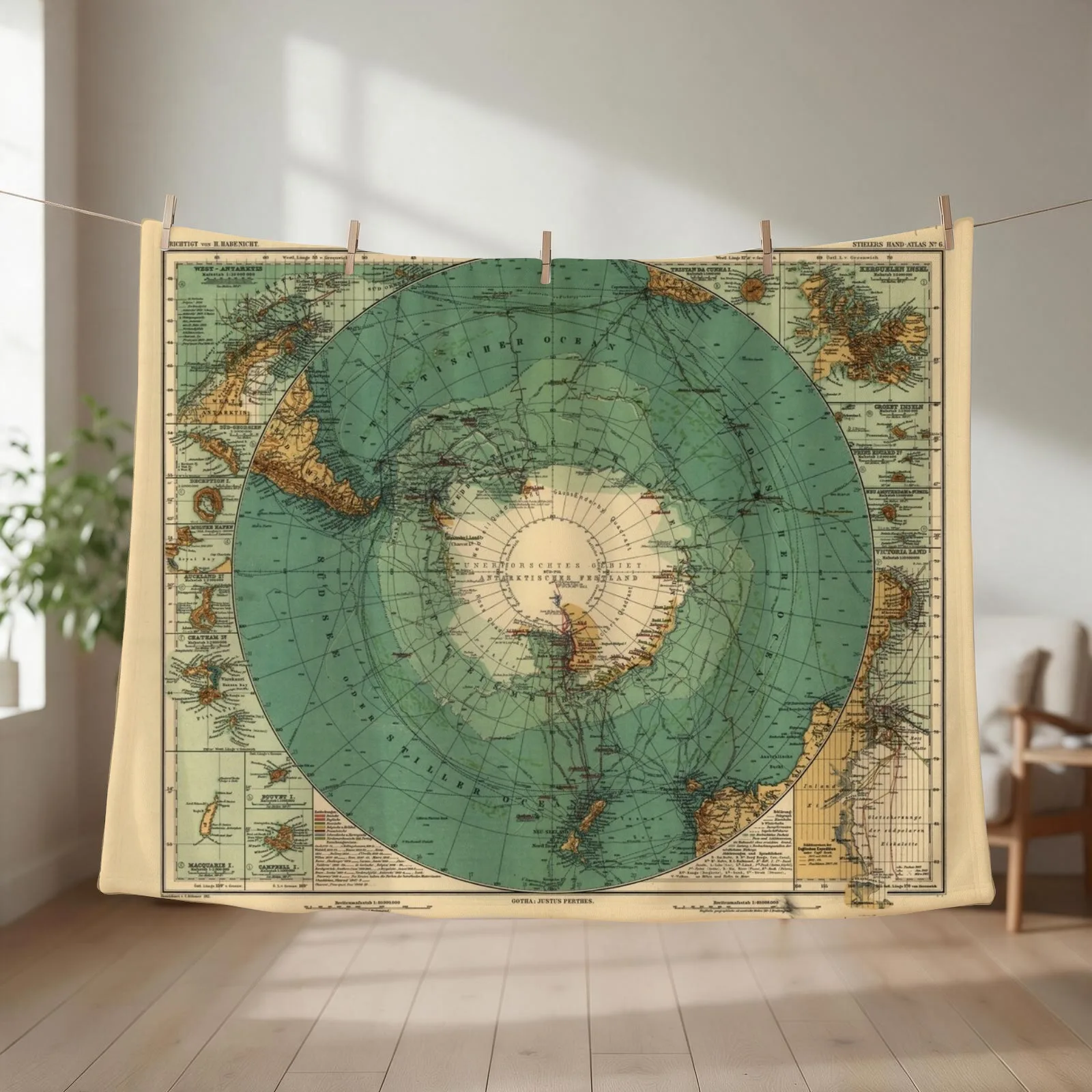 Map of Antarctica from 1912 (S??d-Polar-Karte) Throw Blanket couch cozy soft plush fuzzy picnic outdoor blanket