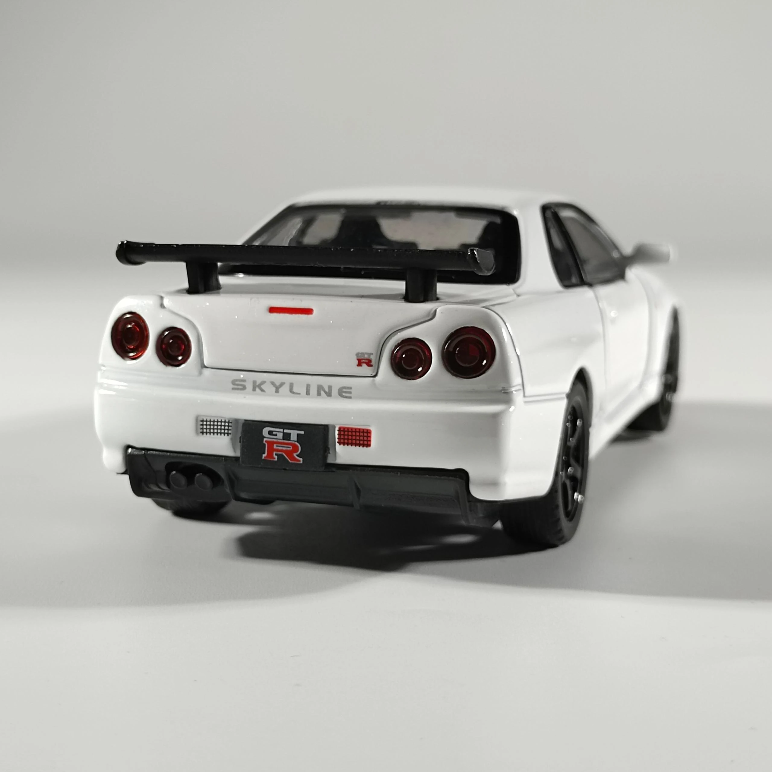 1:32 GTR R34 Skyline Street Car Version Supercar Die Casting Alloy Model Metal Car Sound Light Pull Back Mini GT Valentine's Day