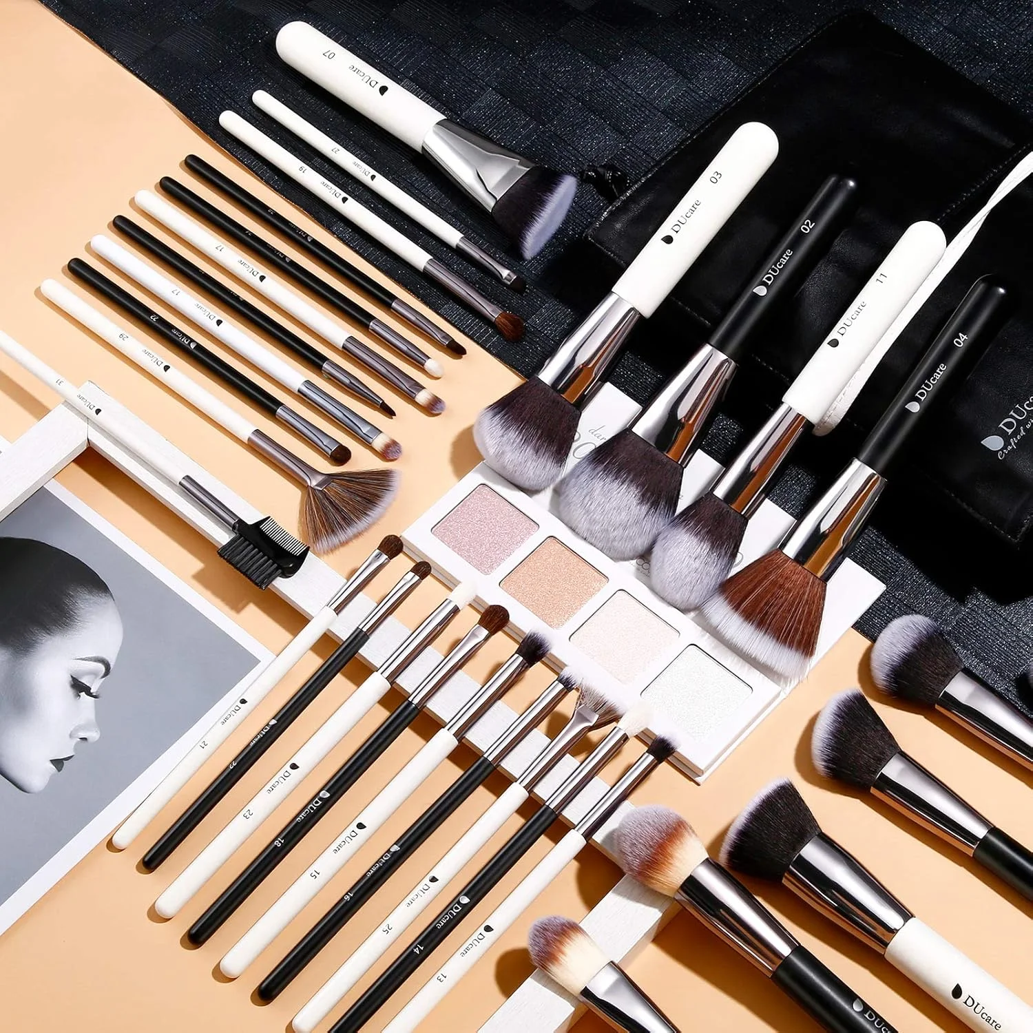 DUcare Professional แปรงแต่งหน้า 31 ชิ้น Panda Series Foundation Blending Face Powder Blush คอนซีลเลอร์อายแชโดว์ซองหนัง