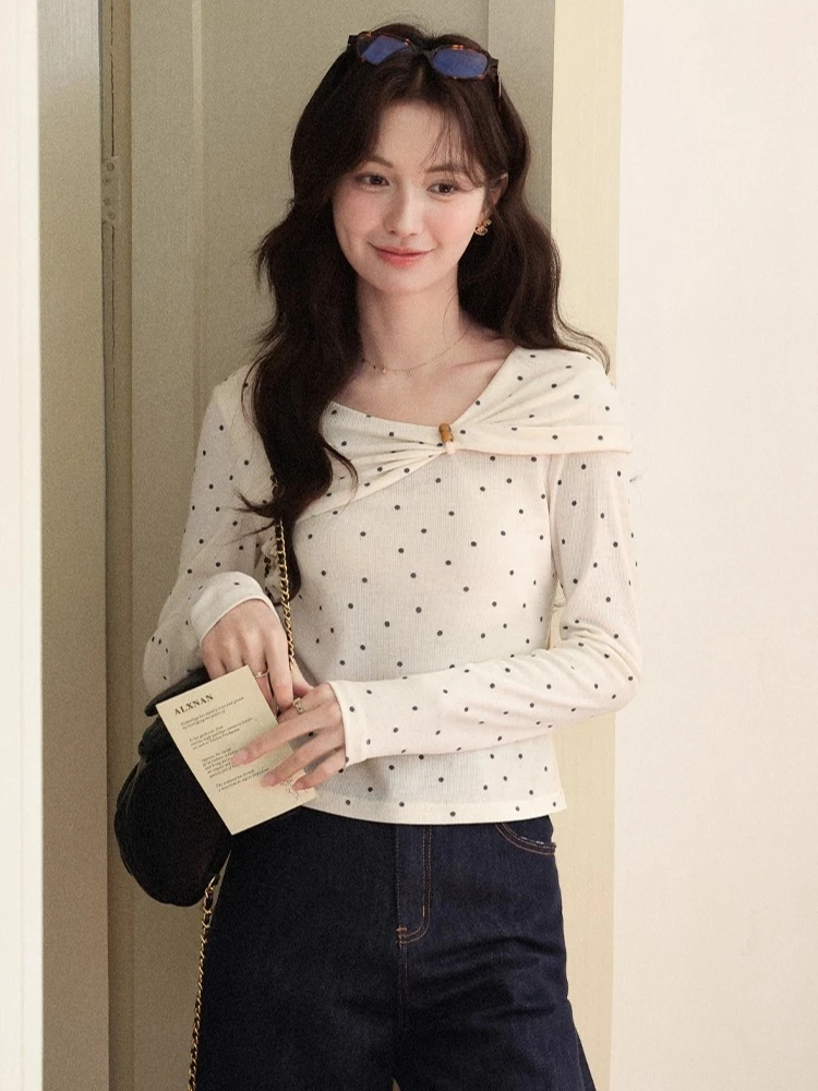 

ALXNAN Apricot Polka Dot Long Sleeve T-shirt for Women 2026 Spring New Twisted Diagonal Collar Tees Slim-fit Female Tops VL57026