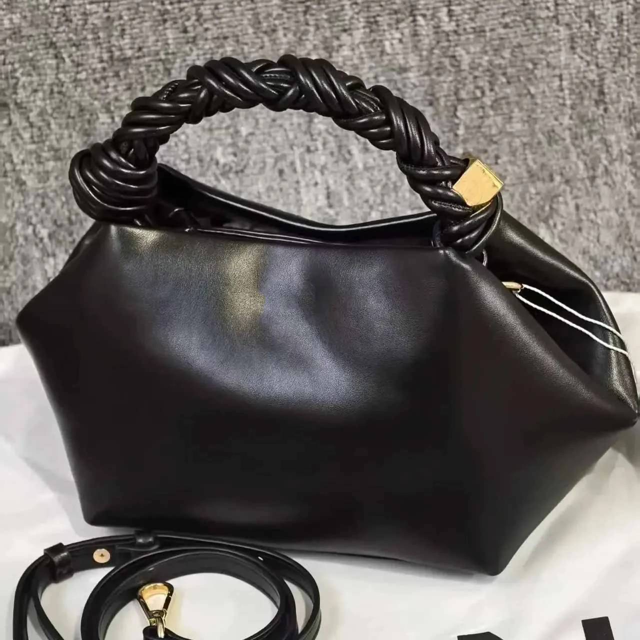 

2026 Hexagonal Woven Shoulder Handbag Hot Paris Designer Moon Casual Crossbody Bag for Women with Premium Feel Ins New Trendy