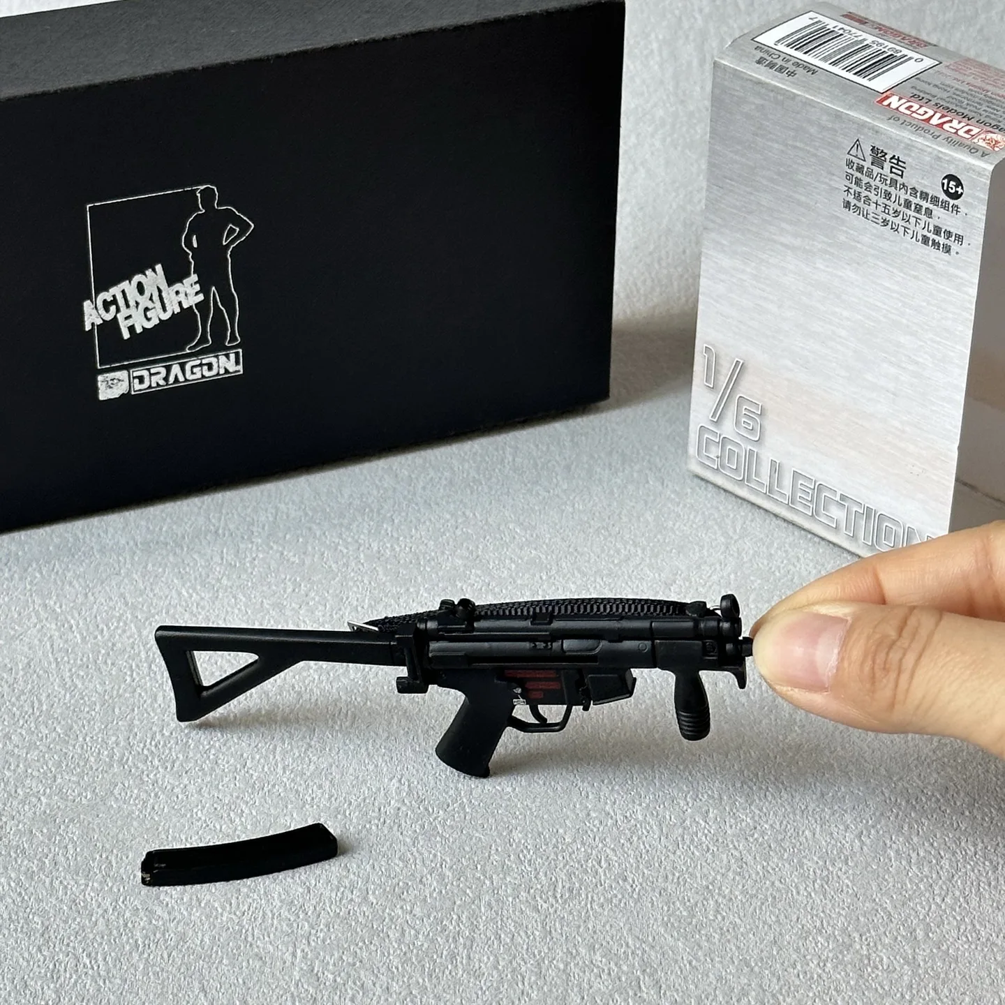 

Dragon 1/6 scale MP5K PDW Submachine 77041 Model for 12inch Action Figures Military Army Collection Hot Sale