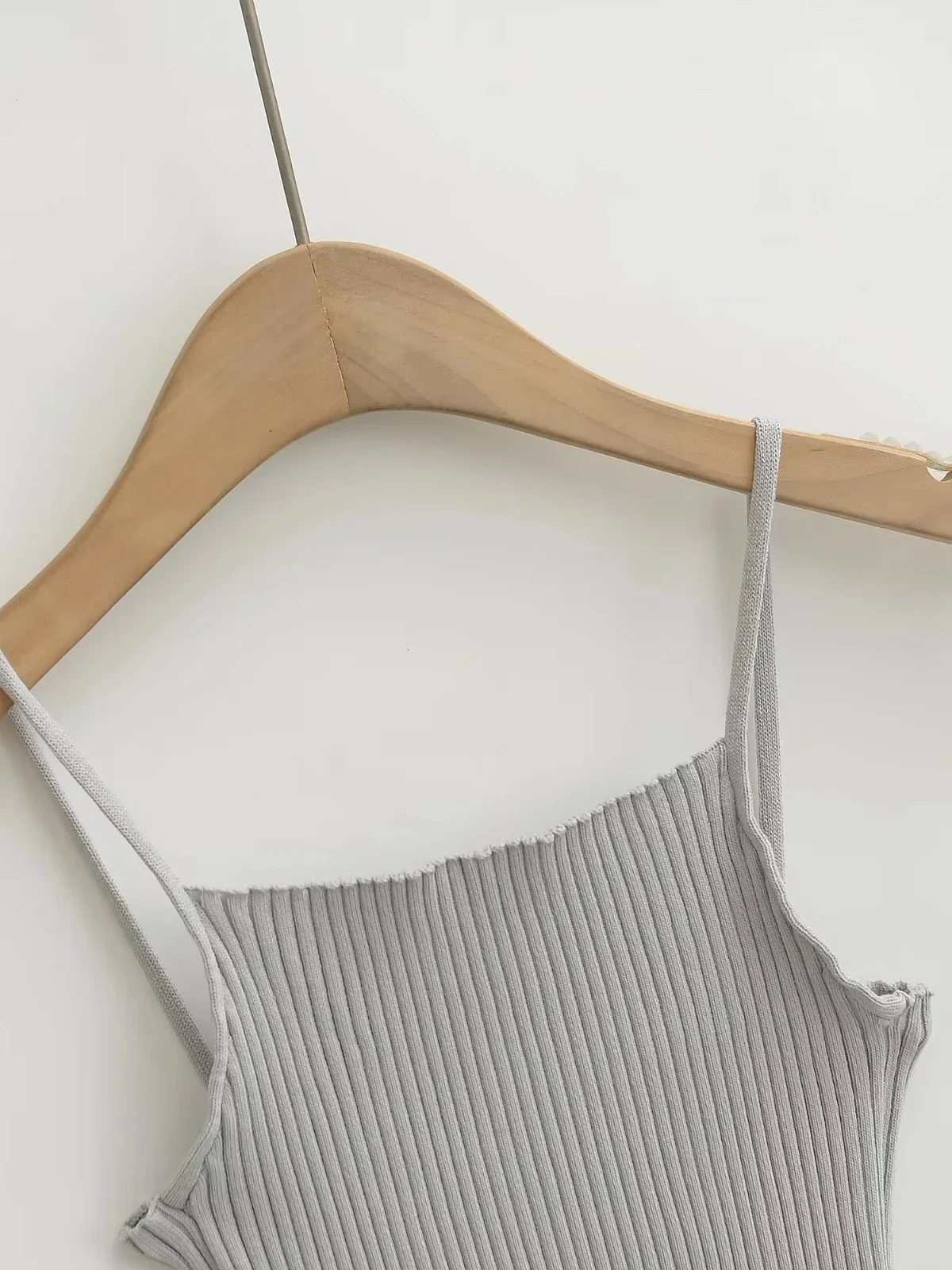 Dopasowana dzianinowa kamizelka na ramiączkach damska letnia nowa elastyczna talia top w stylu amerykańskim Sle Bal Faion Ba Design