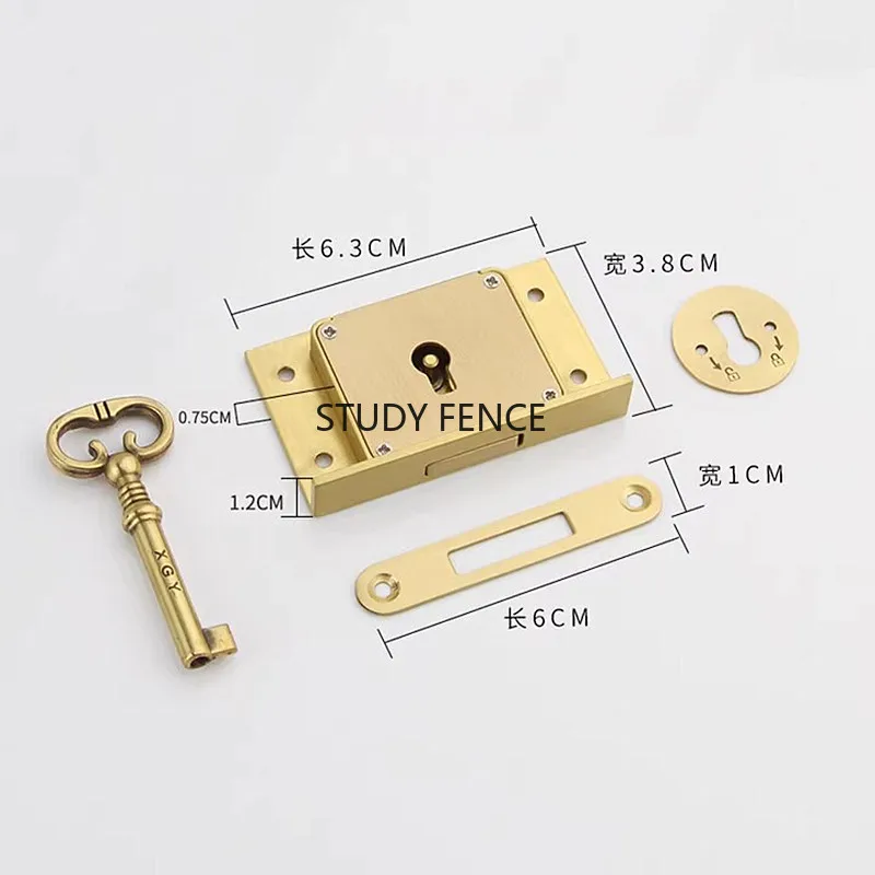 กุญแจล็อคตู้ลิ้นชักโลหะโบราณ 1 ชิ้น กุญแจล็อคตู้ไวน์ ล็อคโลหะทรงสี่เหลี่ยม อุปกรณ์ฮาร์ดแวร์เฟอร์นิเจอร์ พร้อมกุญแจ สไตล์จีน