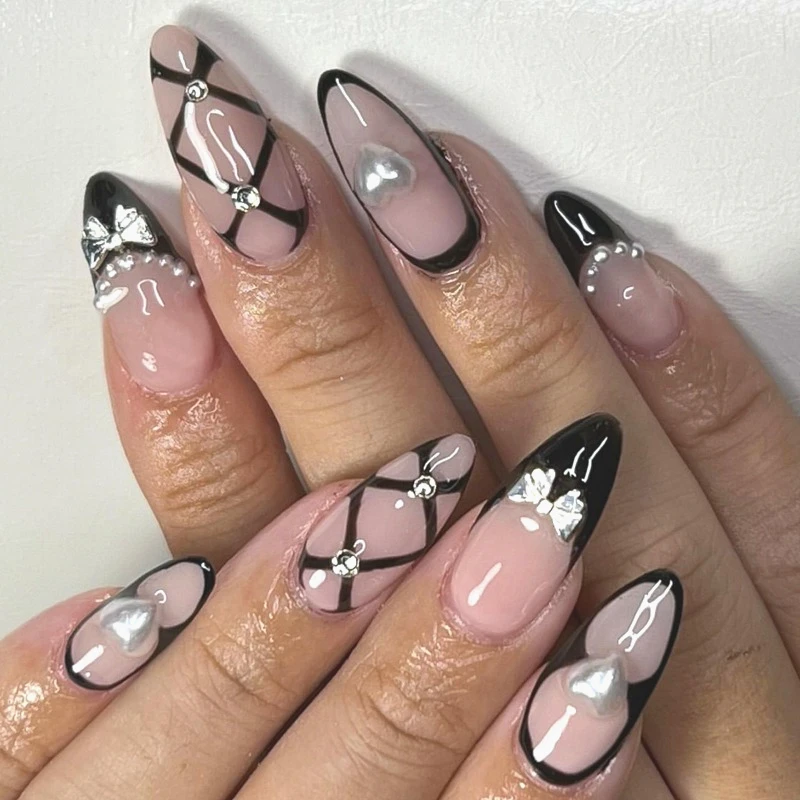 

24Pcs Glam Almond-Shaped Nail Tips Press-On 3D Pearl Heart&Silver Bow Accents Black French Tips for Female Daily,Party Wear Art