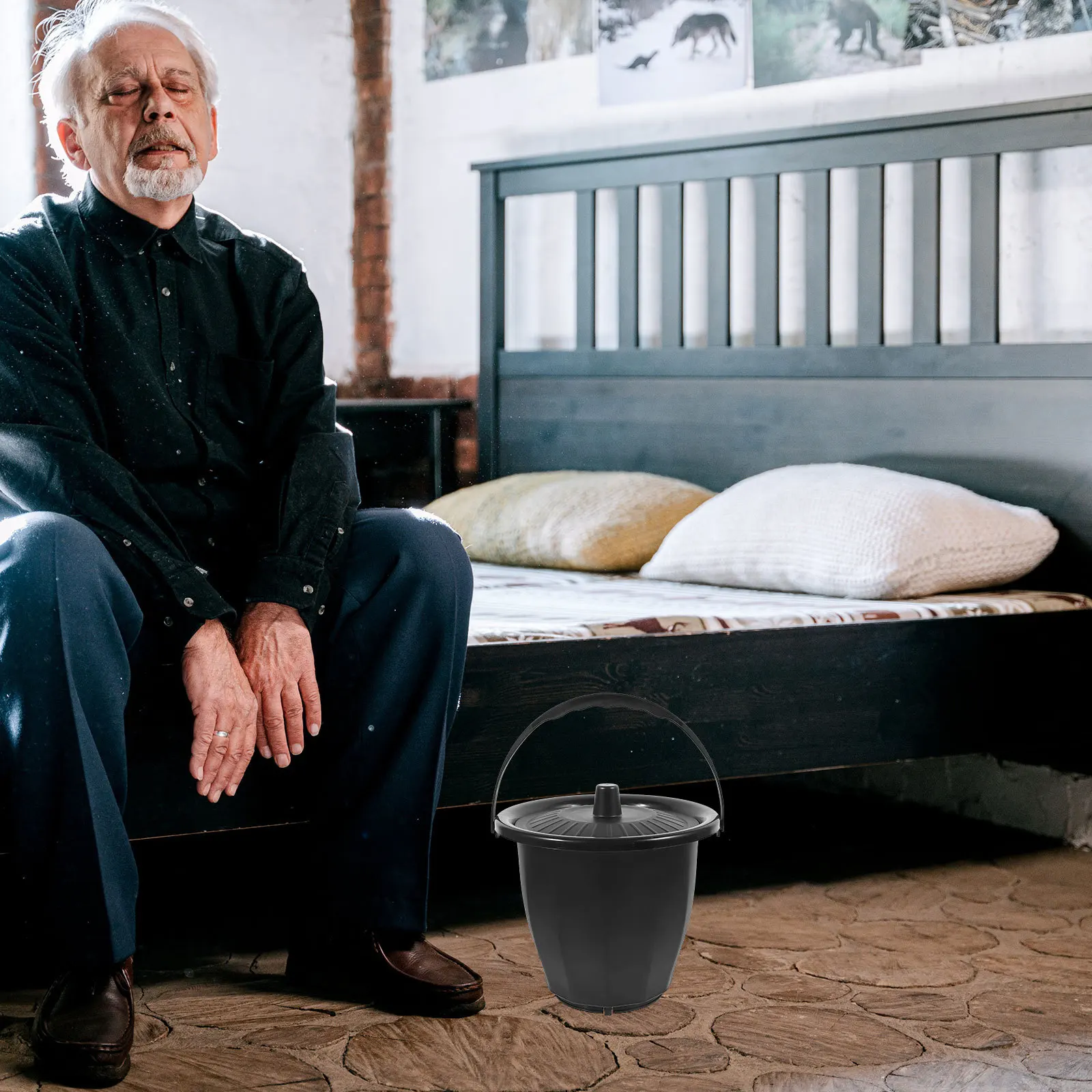 

Portable Durable Adult Chamber Pot Spittoon Plastic Bedpan Urine Bucket Practical Lightweight Stable Bedroom Toilet for Elderly