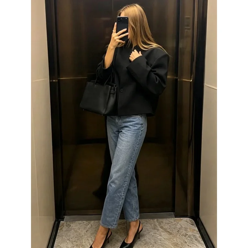 Blazer court noir minimaliste chic pour femme, sans col, coupe ample, épaules tombantes, boutonnage devant, manteau décontracté pour le bureau et le streetwear