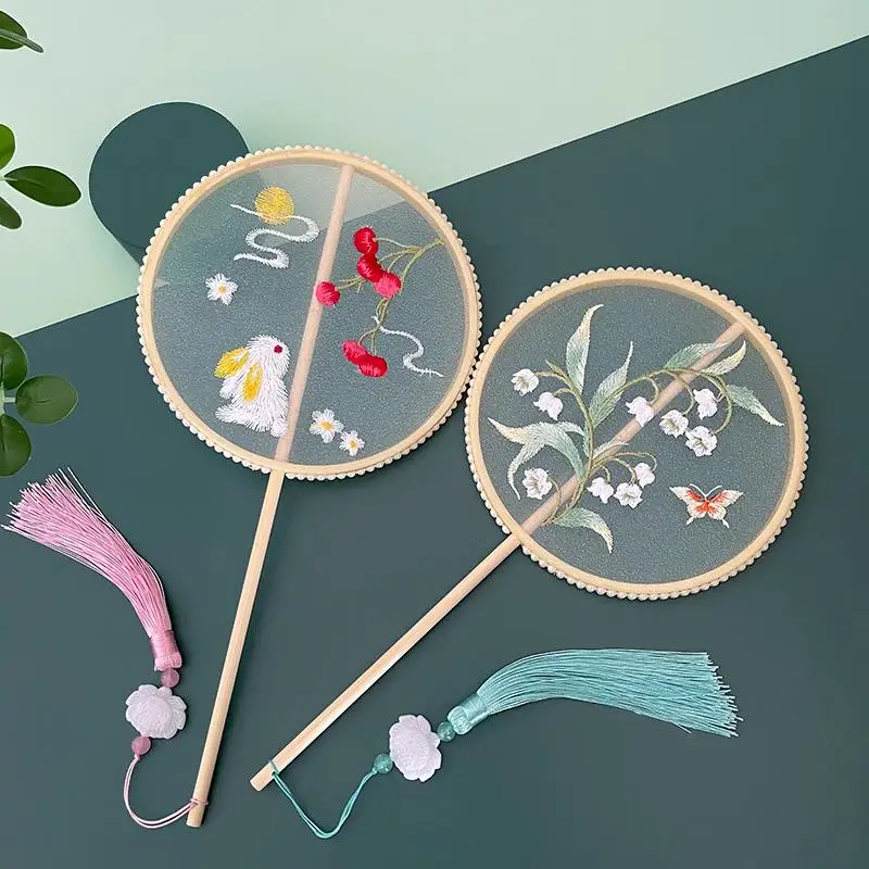 

Вышитый веер для детей в старинном стиле, для танцев и фотосессий, милый круглый веер с цветами, ручной работы, с бамбуковой рамкой