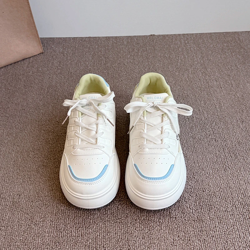 

Модная, универсальная, удобная, противоскользящая, дышащая спортивная женская обувь на толстой подошве, с круглым носком, на шнуровке, с цветными блоками.